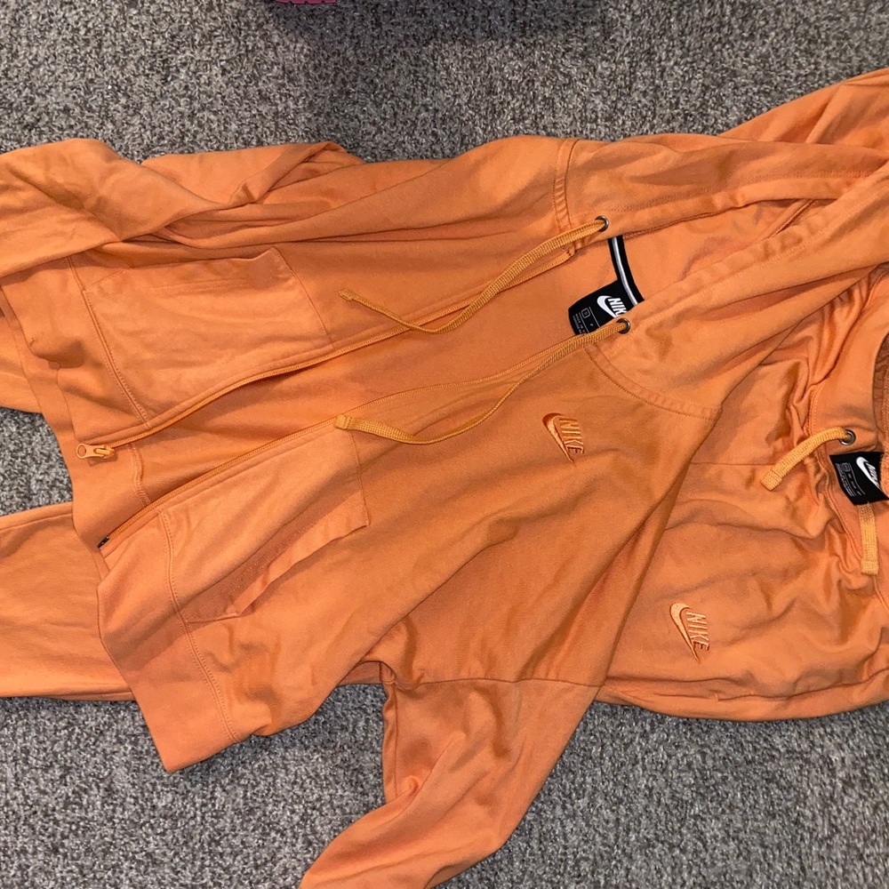 Nike jogging suit
